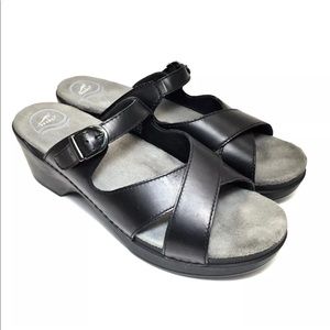 🌷Dansko Black Leather Clog Sandals🌷